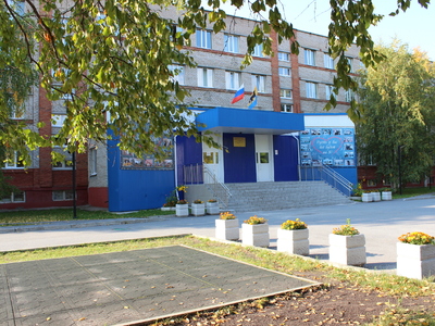 Центральный вход в школу № 15 