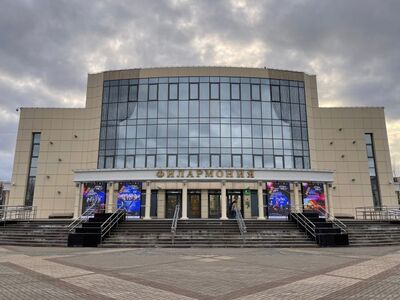 Сургутская филармония была основана 4 января 2003 года в рамках программы «Развитие культуры и искусства города Сургута на 2003-2005 гг.». В 2010 году Сургутский филармонический центр получил статус муниципального автономного учреждения и был переименован в Сургутскую филармонию (сокр. МАУ «Сургутская филармония»).