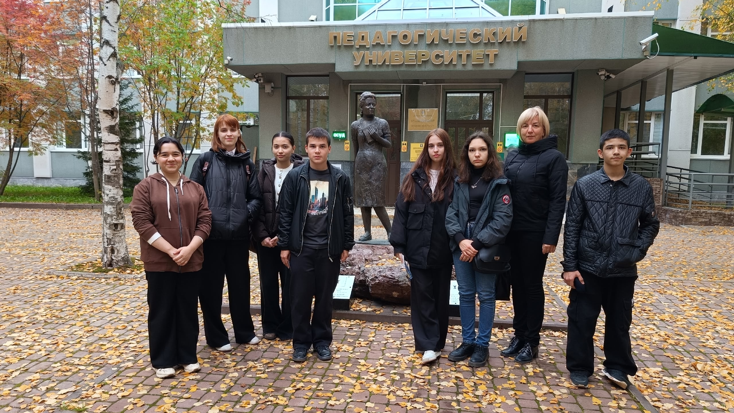 Шаг в будущее: 9А и 9Б классы в Сургутском государственном педагогическом университете!