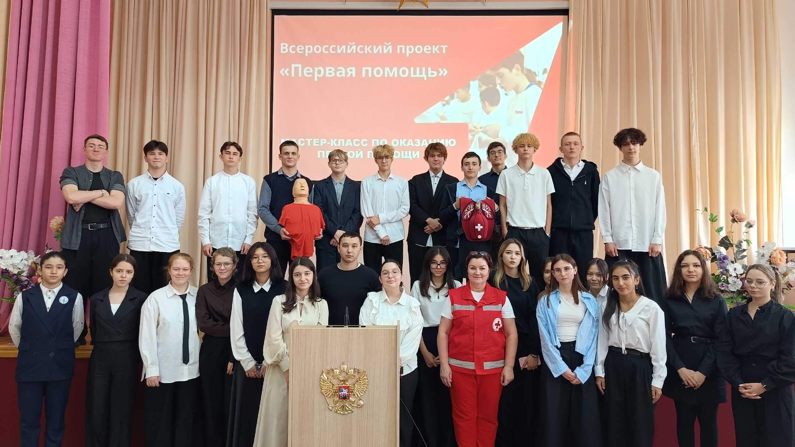 Учимся спасать жизни: Мастер-класс по первой помощи в нашей школе!